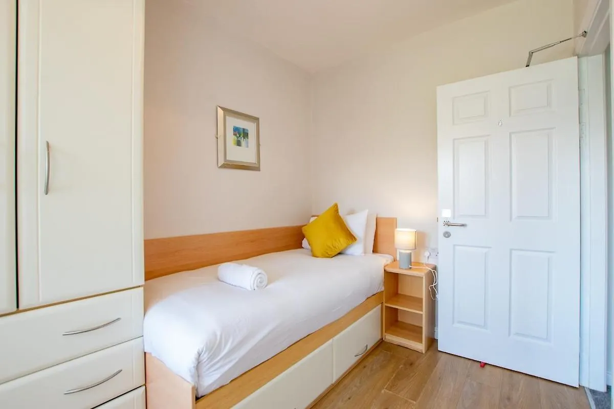 펜션 91 - Comfortable Stay In Galway City 아일랜드